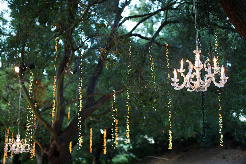 <strong>Outdoor chandeliers</strong>
Hanging chandeliers above a sleek table setting dressed in white will make the décor pop even more. Or hang them from the trees for a glamorous spring or summer wedding.   
