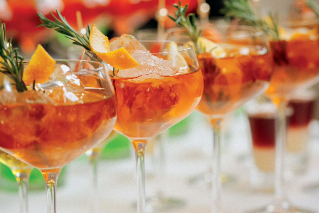 Looking to make the most of your time with family and friends, plus offer guests an opportunity to meet in advance of the big day? Enter a new trend: the welcome party.