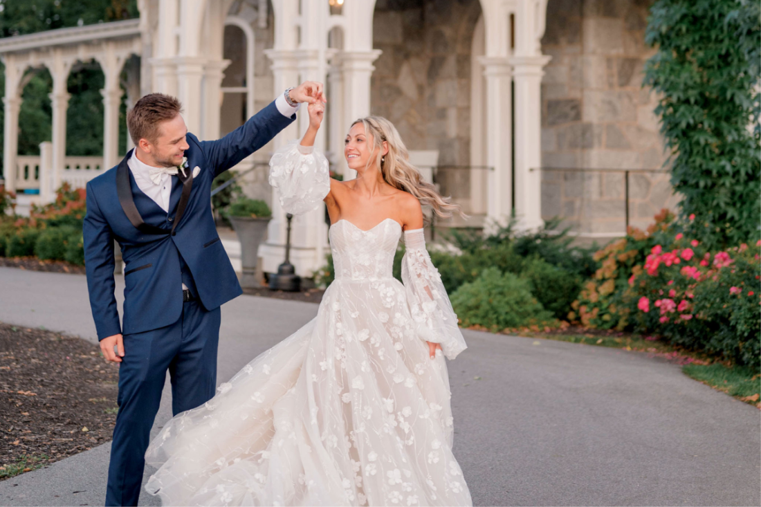 A California couple returns to their native Pennsylvania to tie the knot and celebrate with family and friends.